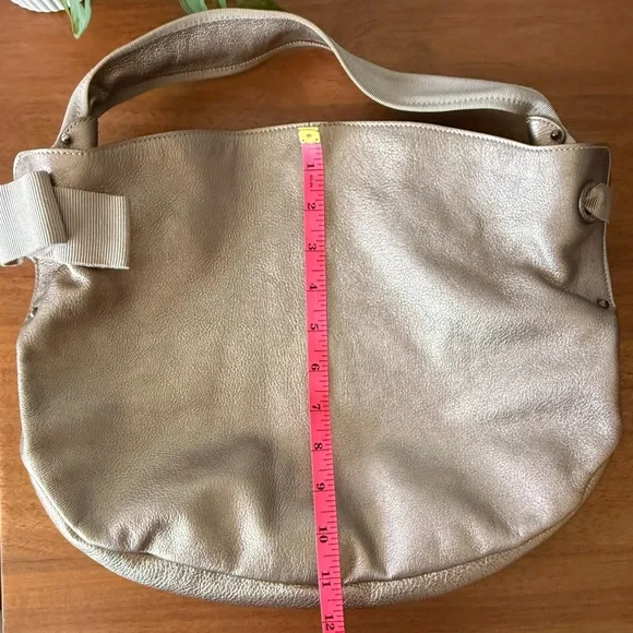 ♦️SOLD♦️ Salvatore Ferragamo Metallic Gold Beige Leather Bow Hobo Bronze Bag - Picture 16 of 16